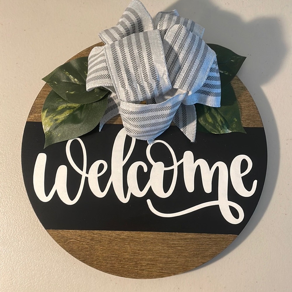 Hand Crafted Welcome Sign Wooden Hanging Sign with Bow and Greenery